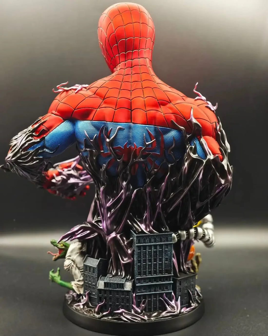 Figurine Spider-Man de Collection en Résine Premium