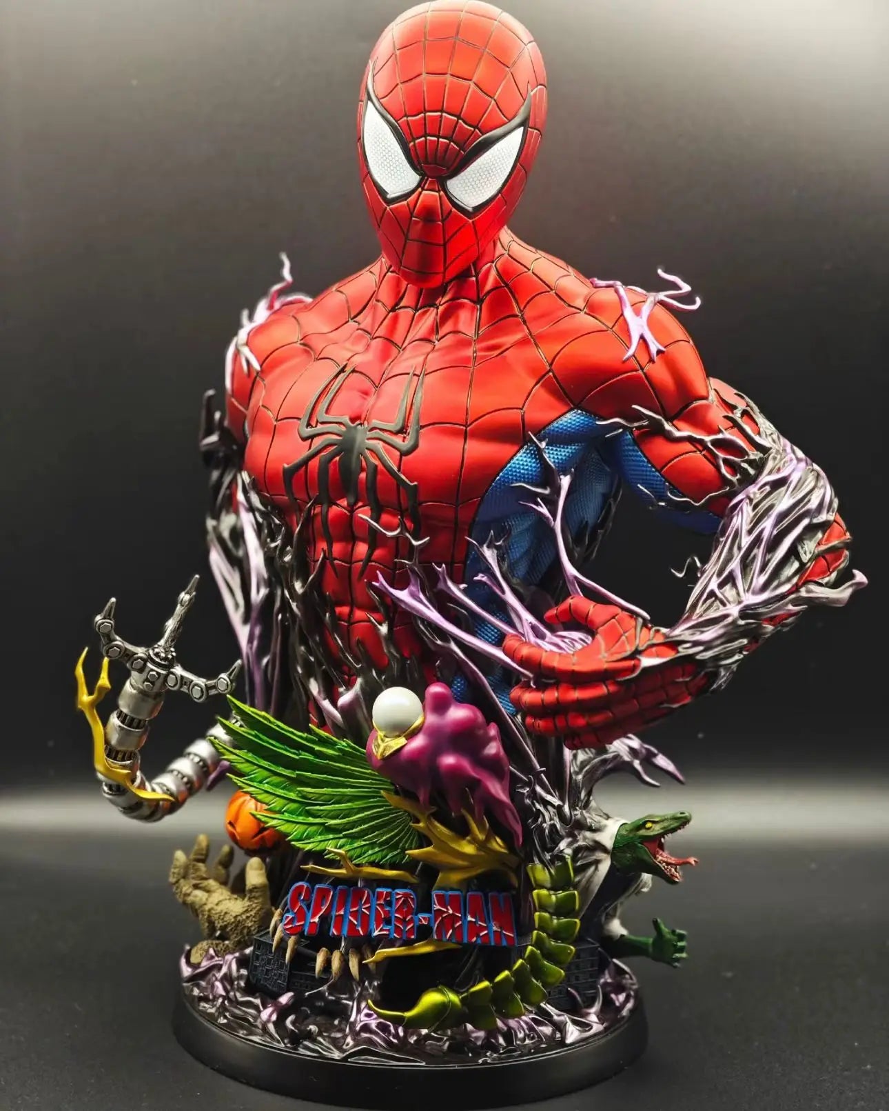 Figurine Spider-Man de Collection en Résine Premium