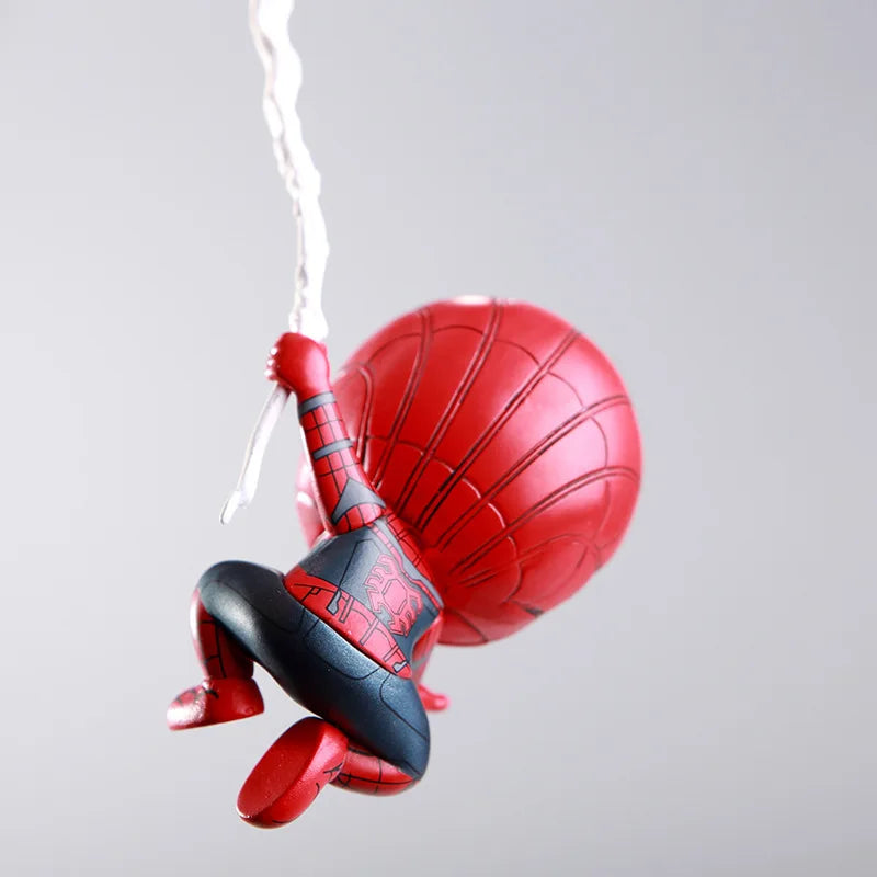 Petite Figurine Spiderman qui Tisse une Toile