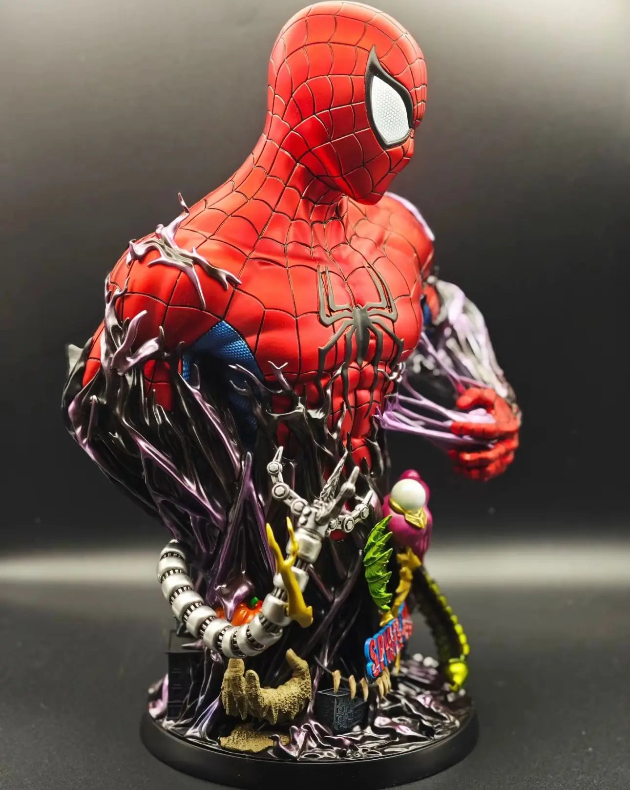 Figurine Spider-Man de Collection en Résine Premium