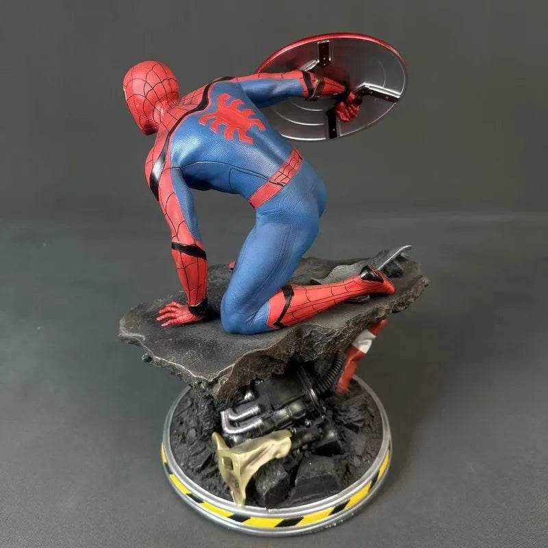 Figurine Spiderman avec le Bouclier de Captain America