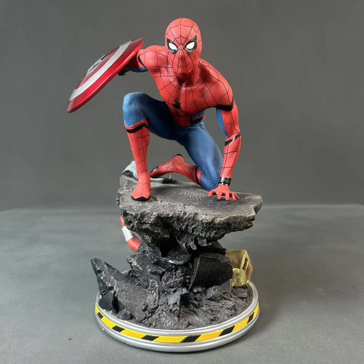 Figurine Spiderman avec le Bouclier de Captain America