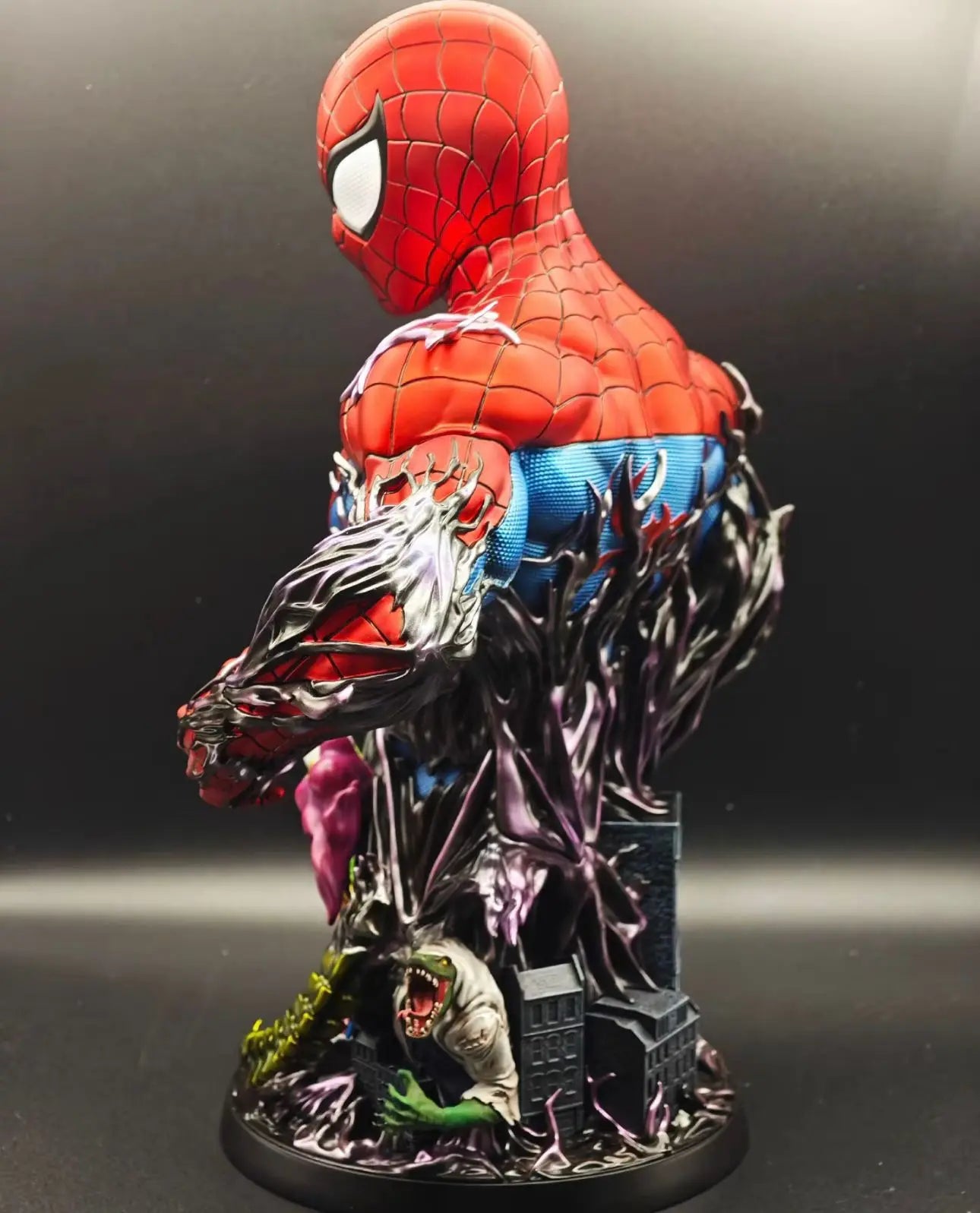 Figurine Spider-Man de Collection en Résine Premium